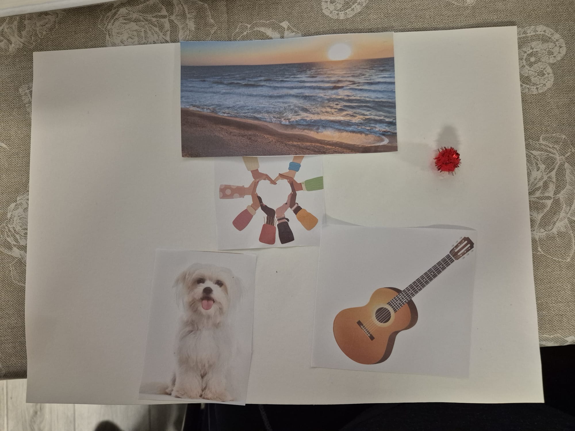 Un mix di immagini ispiratrici, tra cui un tramonto, un cucciolo, una chitarra e colori vivaci, esprimono la gioia e la serenità durante l'attività creativa di collage sulla felicità.